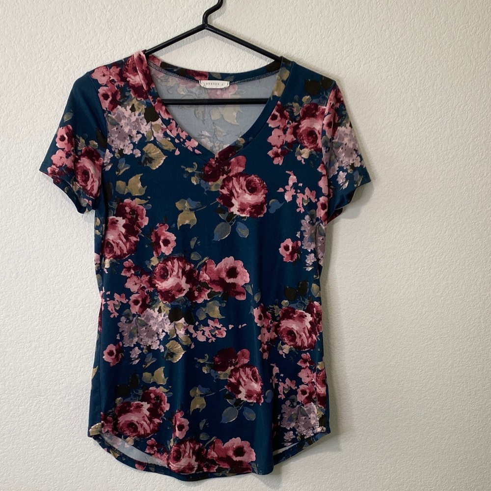 Small Floral V-Neck Women’s Short Sleeve Tee T-Shirt Blouse Top Soft - Picture 1 of 3